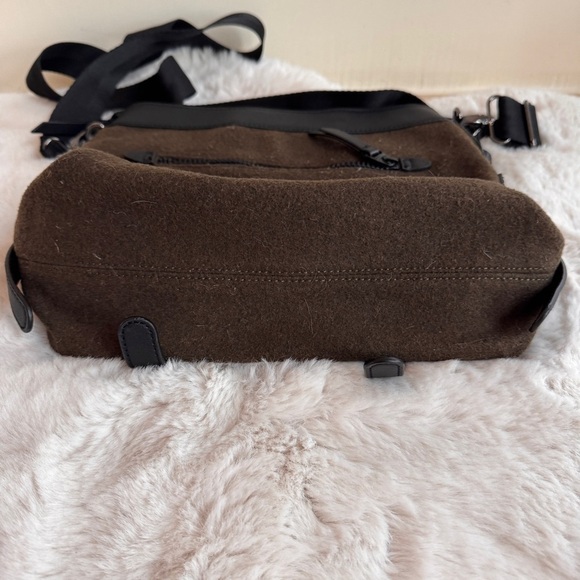 Sherpani Brown Felted Shoulder Bag Adjustable Strap Tassel Accent Small - Picture 4 of 13